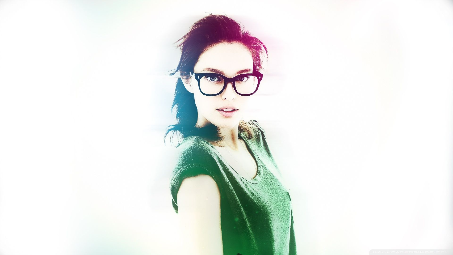 Girl in Glasses SDGN Ultra HD Desktop Background Wallpaper for 4K