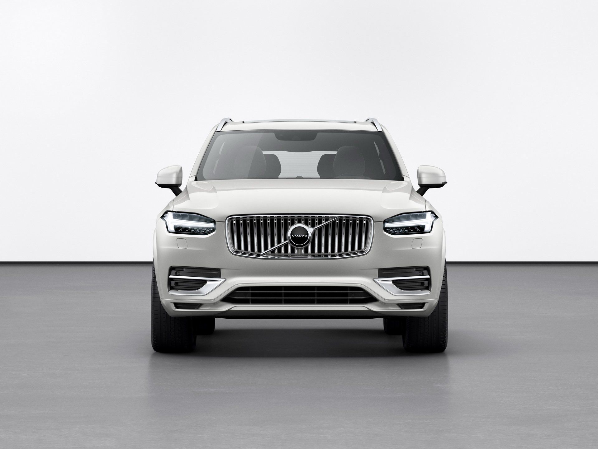 Volvo XC90 Inscription T8 Plug In Hybrid Color: Birch Light