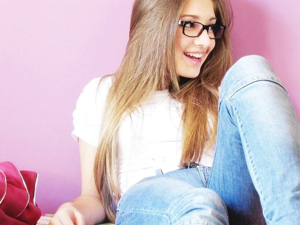 blondes, women, jeans, glasses, smiling, girls with glasses