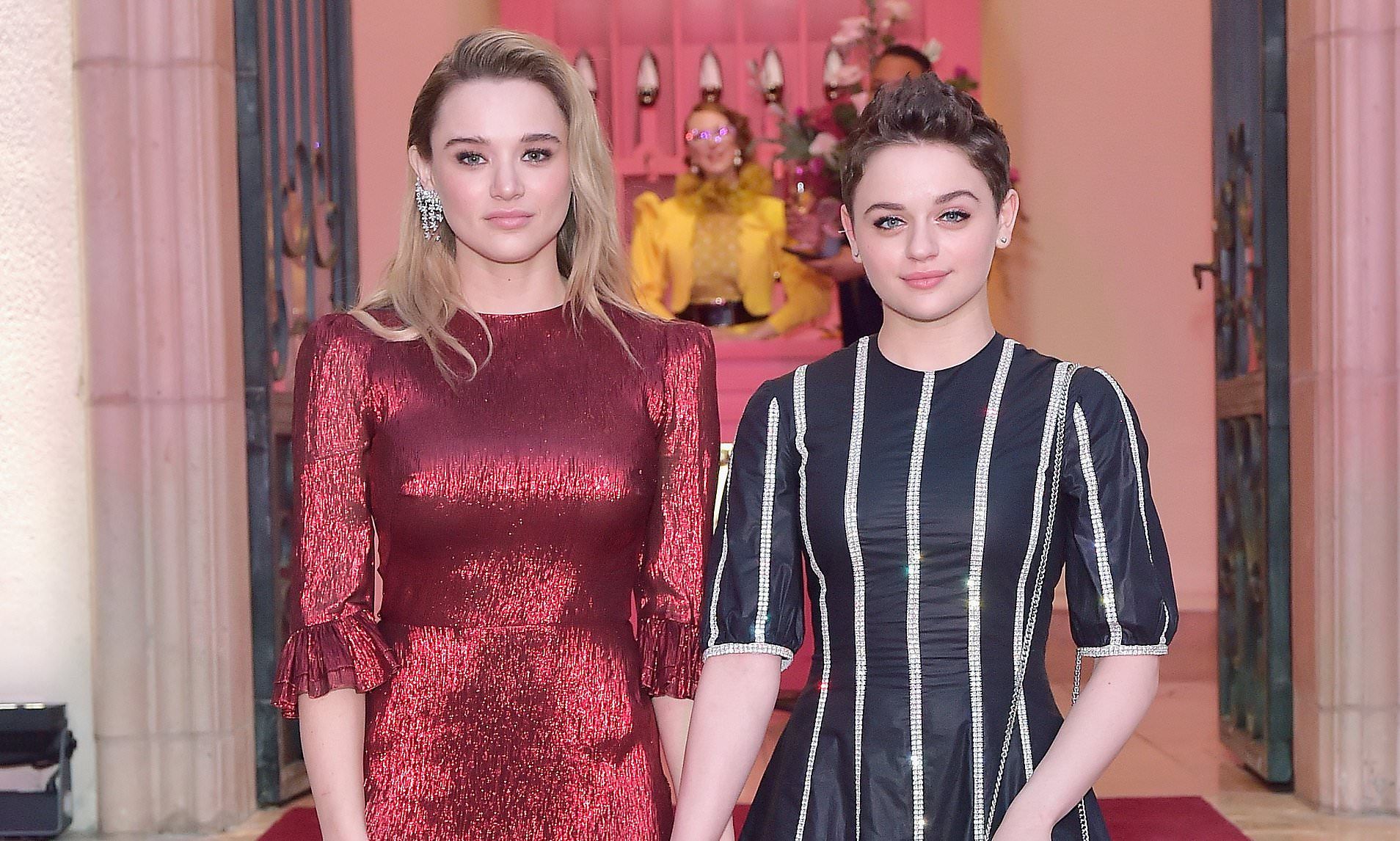 Joey King, Poses With Her Look Alike Sister Hunter, At A