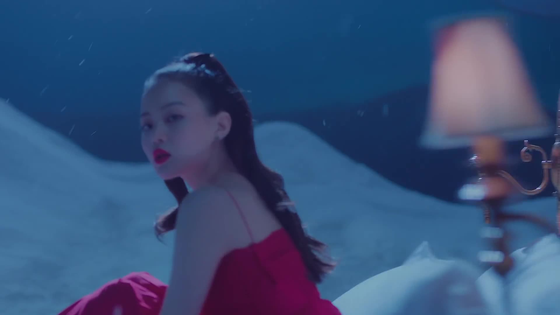 Lee Hi One GIF