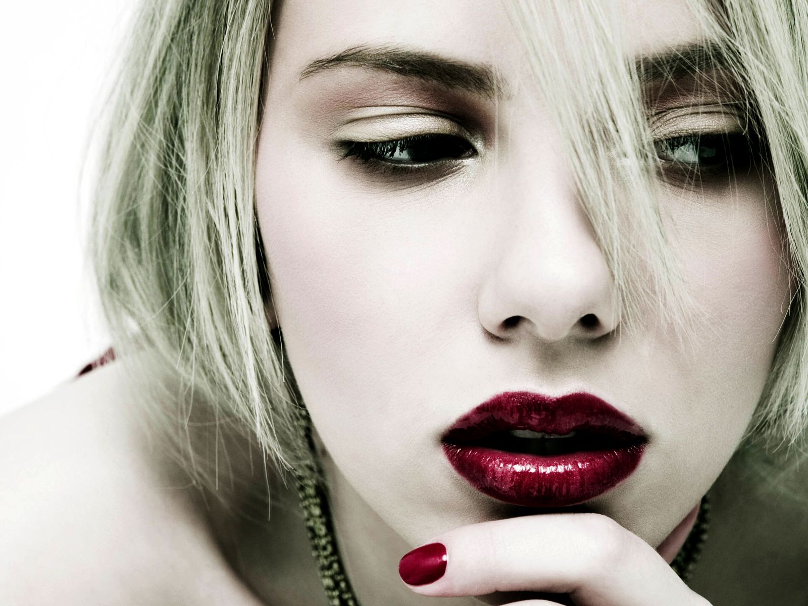 Leelee Sobieski HD Wallpaper Photo: Beautiful Scarlett Johansson