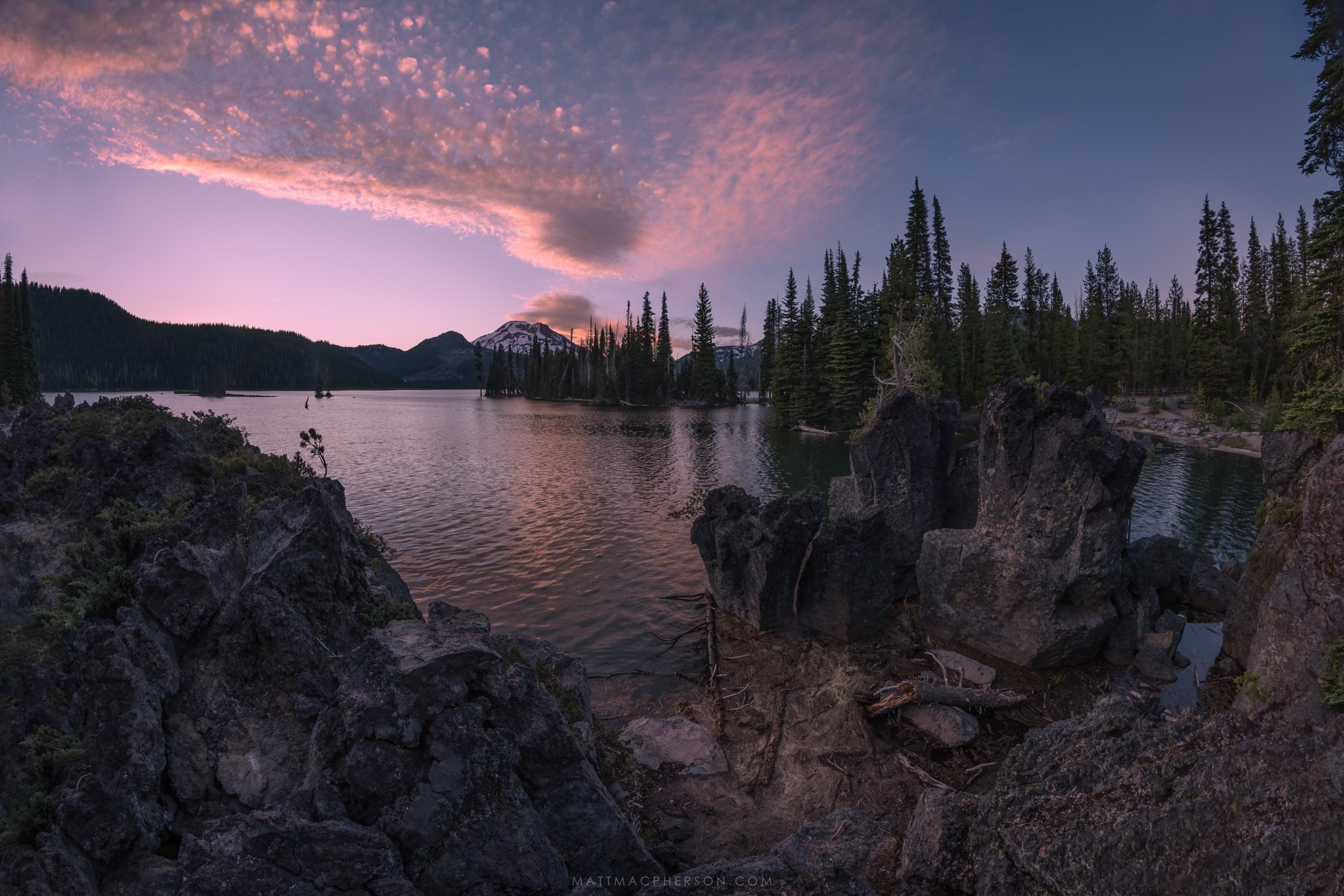 Beautiful clouds during an evening at Sparks Lake [OC][3000x2000