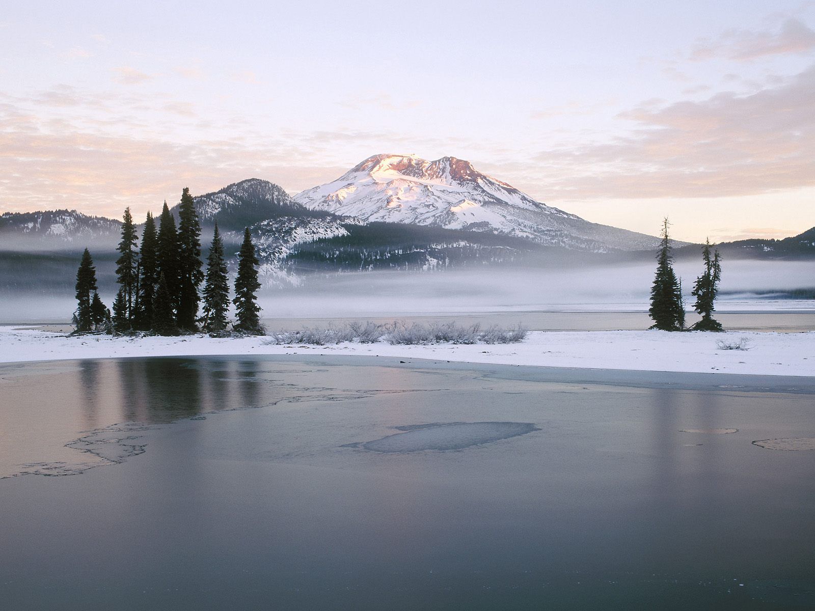 Sparks Lake, Deschutes National Forest, Oregon. Mountains, Lake