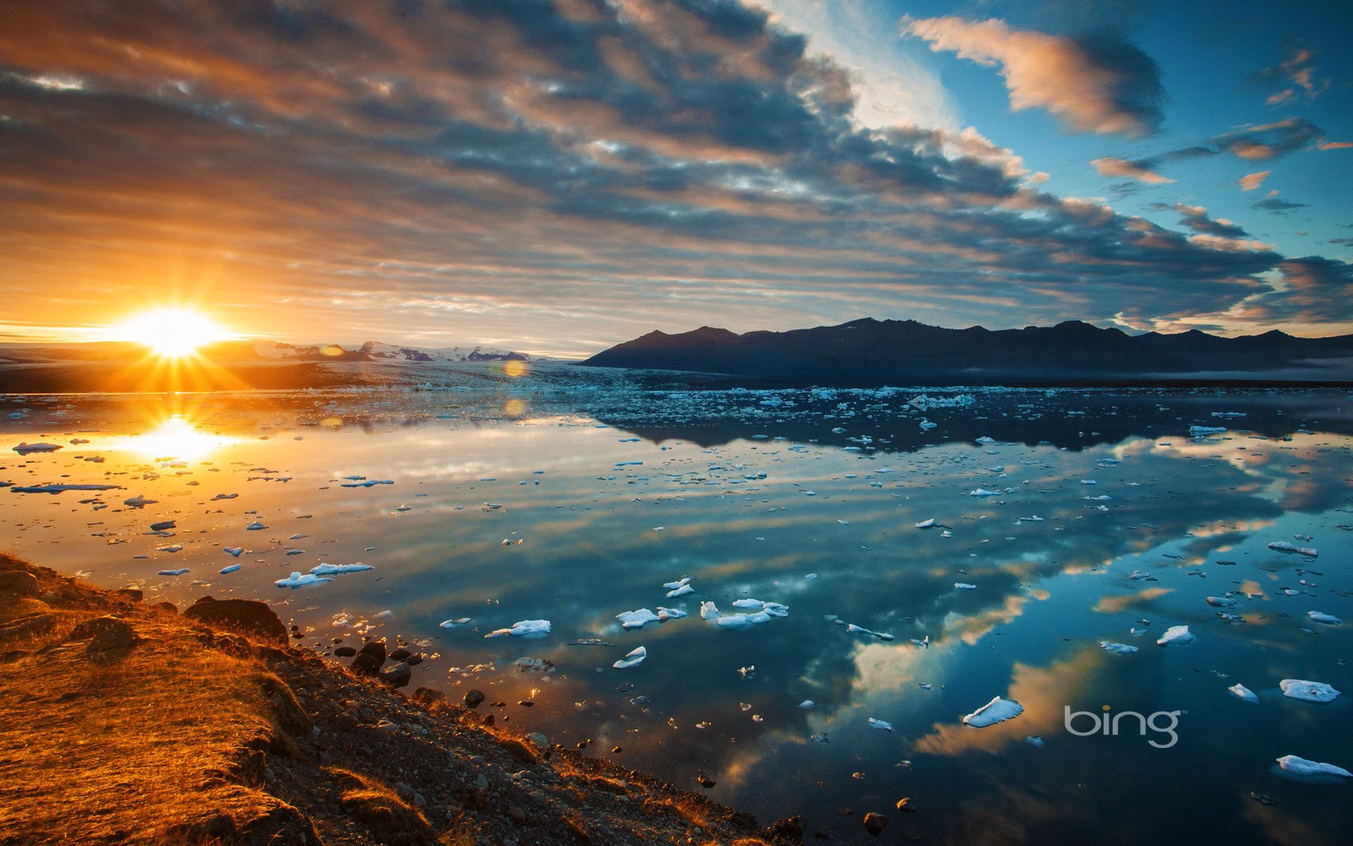 Ekyulsaurloun Lagoon Iceland lake sunset mountains wallpaper