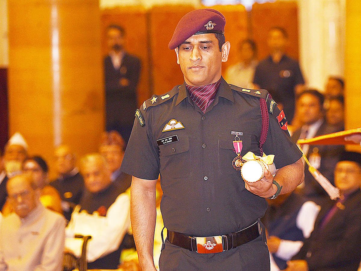 Lt Col MS Dhoni to join his army battalion in Kashmir, picture go viral