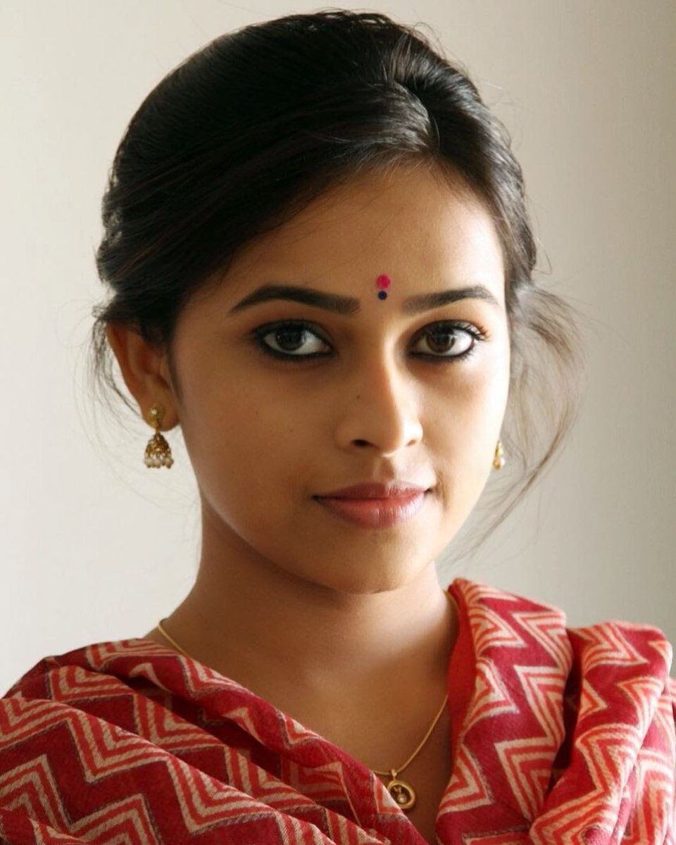 Sri Divya Cute Picture And Beautiful HD Wallpaper