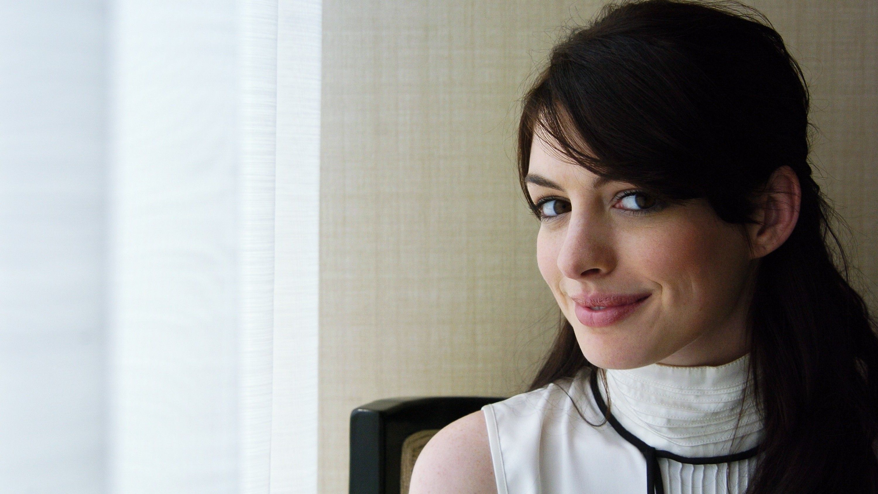 Anne Hathaway, Smiling, Brunette, Brown Eyes, Face, Women