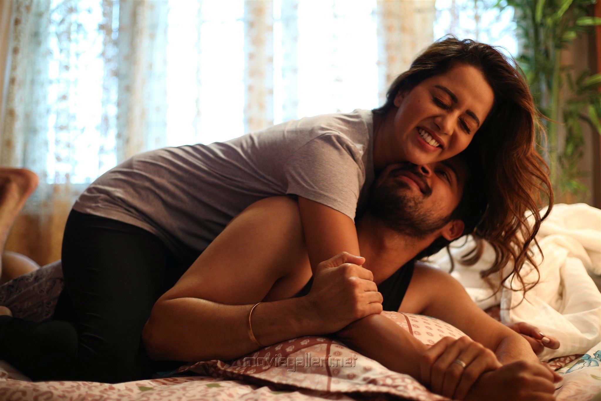 Pyaar Prema Kadhal Movie Photo HD. Harish Kalyan. Raiza Wilson