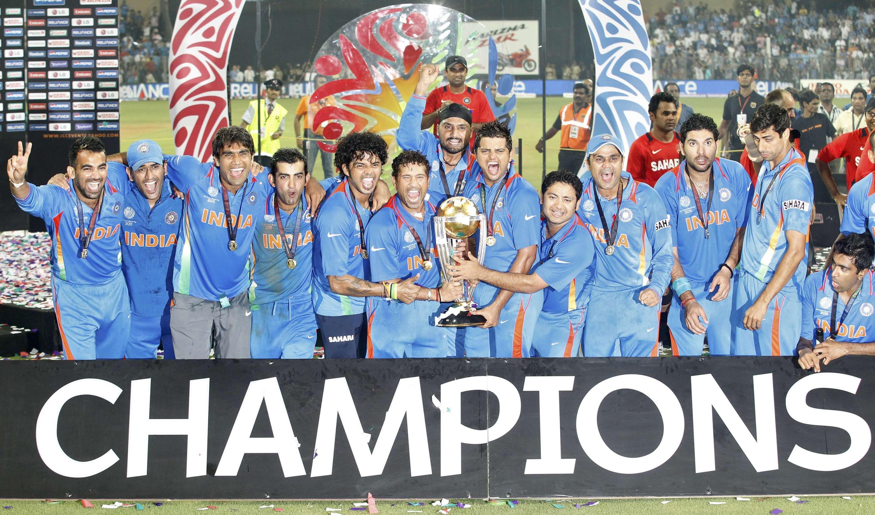 311 Suresh Raina World Cup 2011 Stock Photos, High-Res Pictures, and Images  - Getty Images
