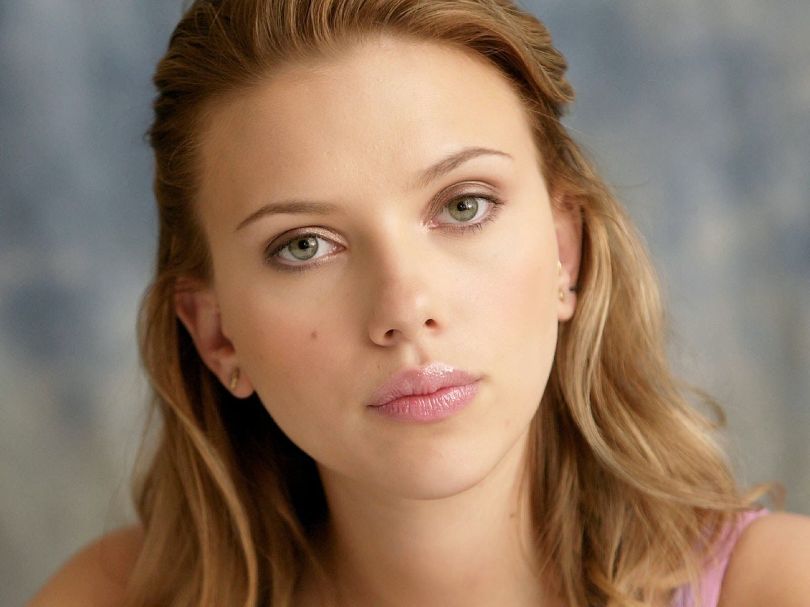 Scarlett Johansson HD Wallpaper Free Download. Scarlett