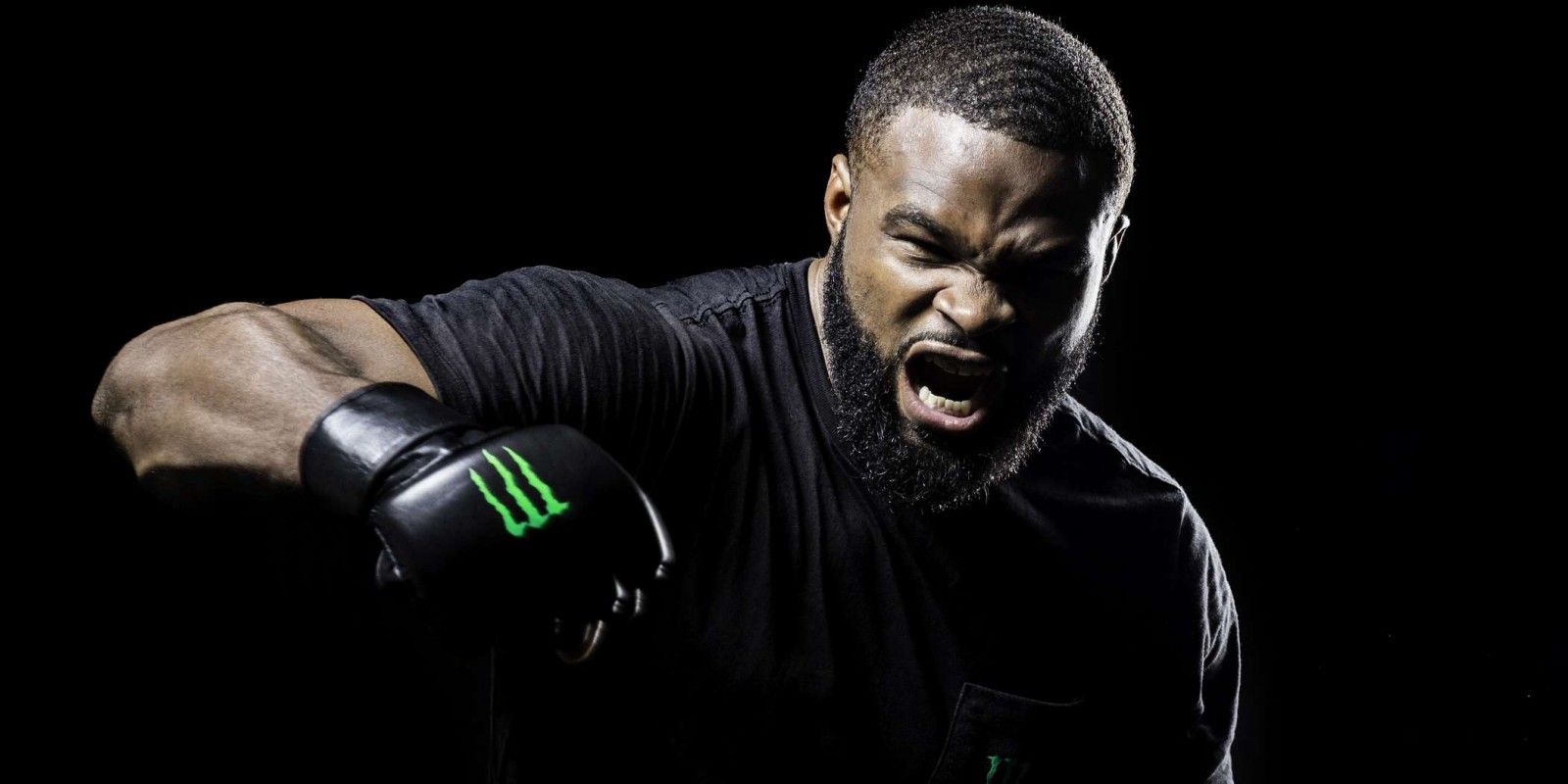 Тайрон вудли с женой. Tyron Woodley. Юфс черная пантера. Тайрон Блэк. Тайрон Вудли статистика.