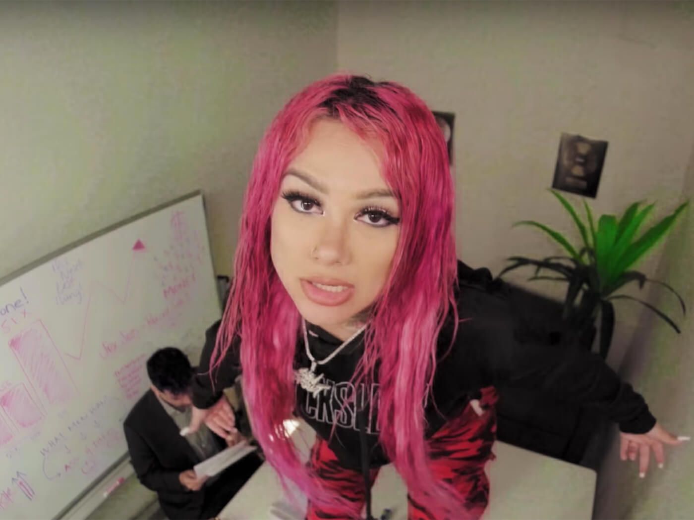 Snow tha Product drops video for “How I Do it”