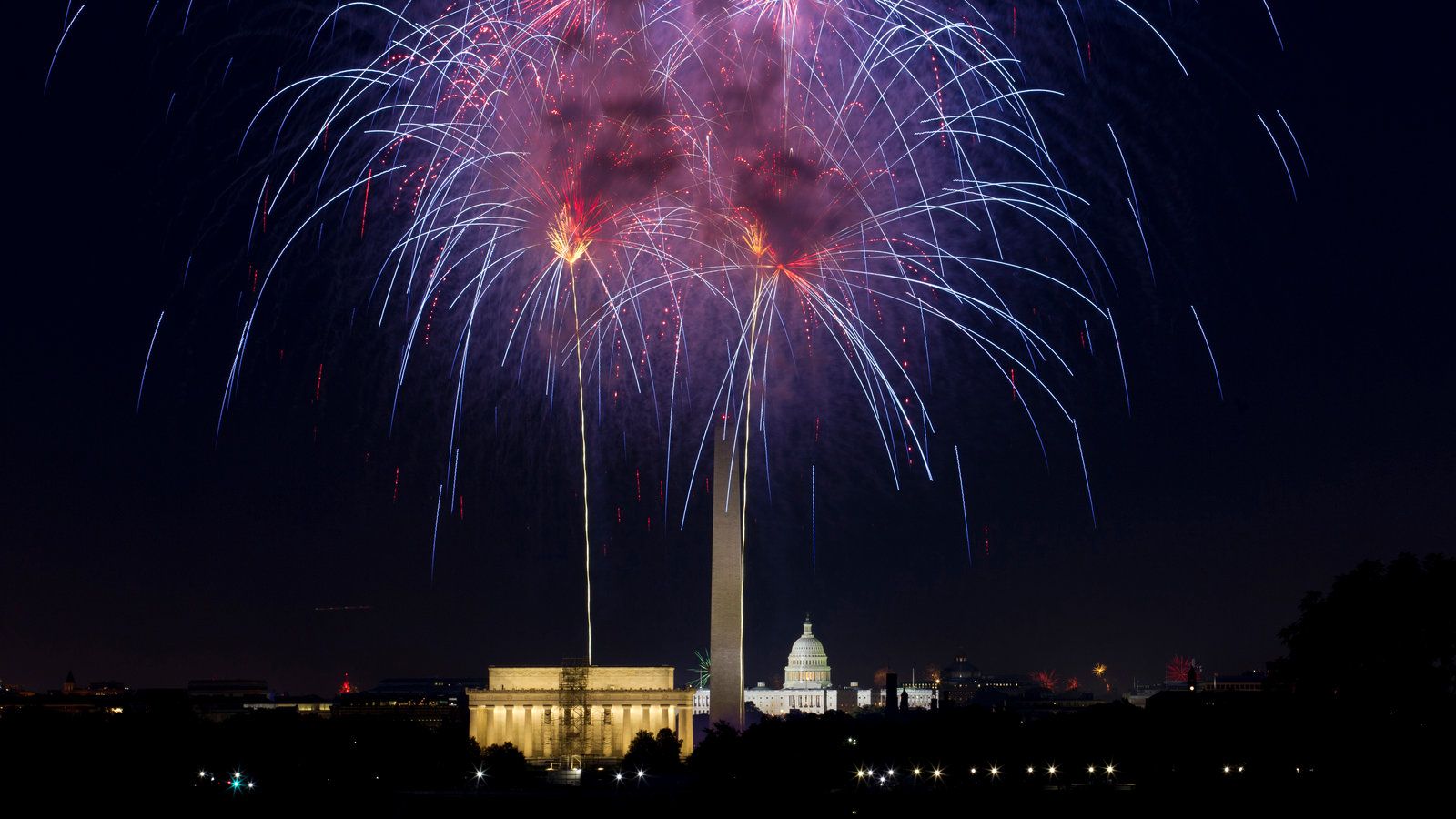 Trump Sets Off Fireworks of a Different Sort With Fourth of July