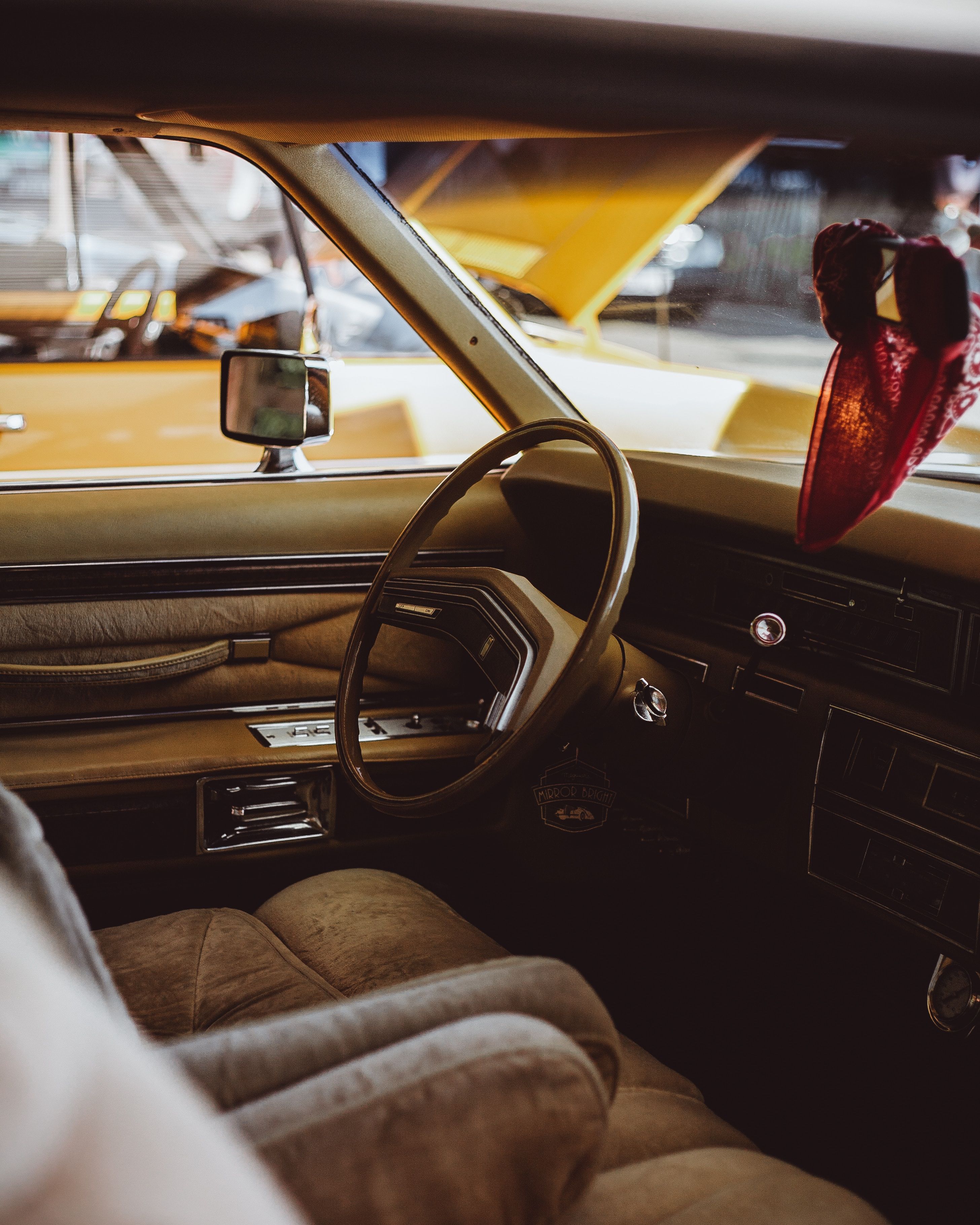 Download wallpaper 2912x3640 car, vintage, salon, interior