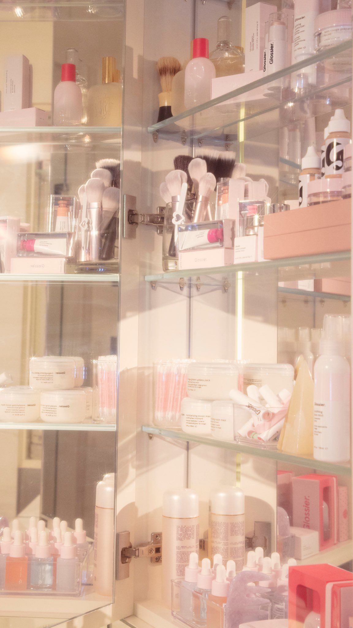 GLOSSIER. Aesthetic rooms, Skin care, Beauty skin care