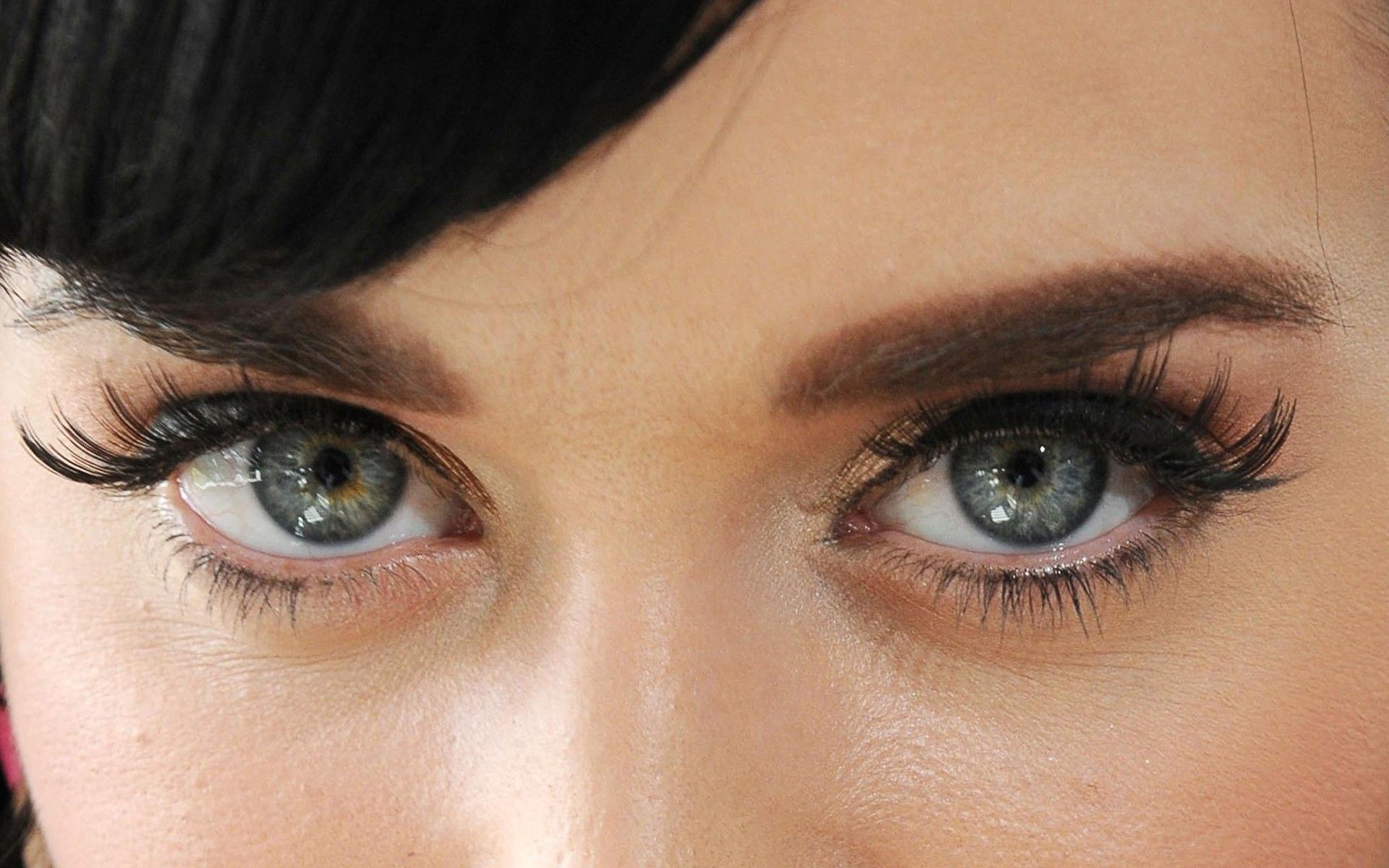 Вые глазах. Кэти Перри глаз. Круглая форма глаз. Округлые миндалевидные глаза. Женские глаза.