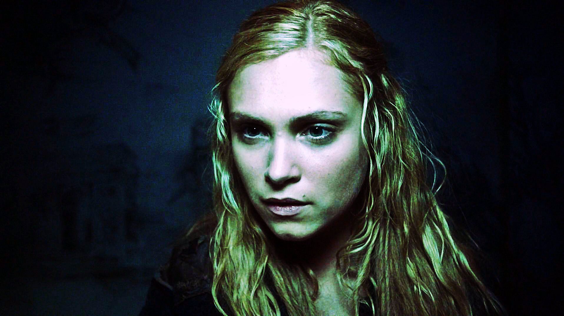Clarke (The 100) Griffin Photo