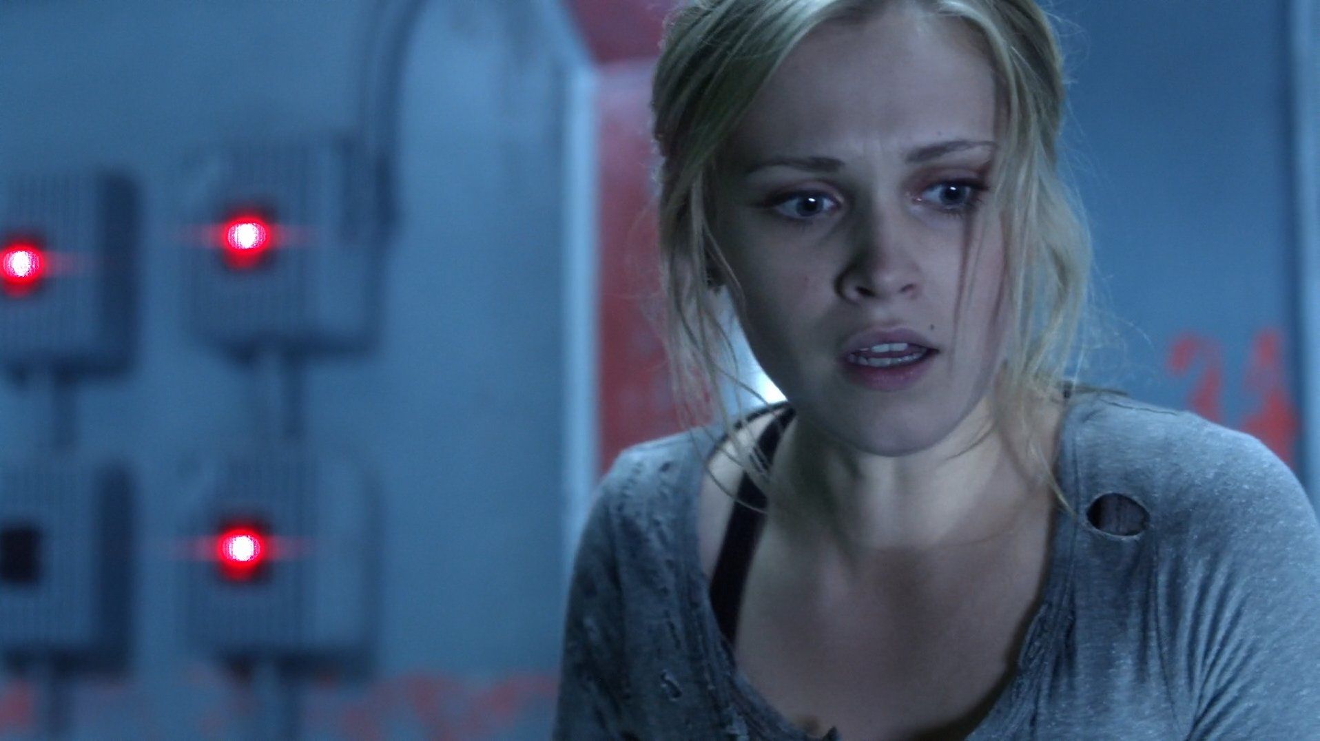 Clarke (The 100) Griffin Photo