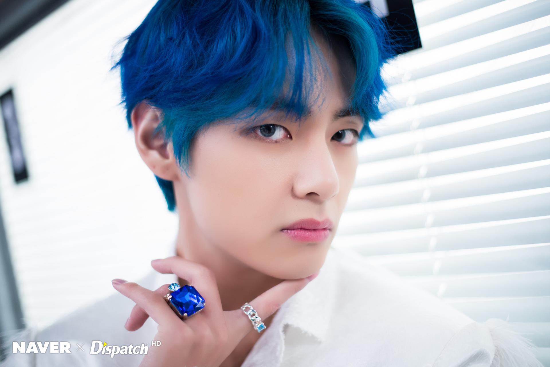 Blue hair boy BTS V - wide 4