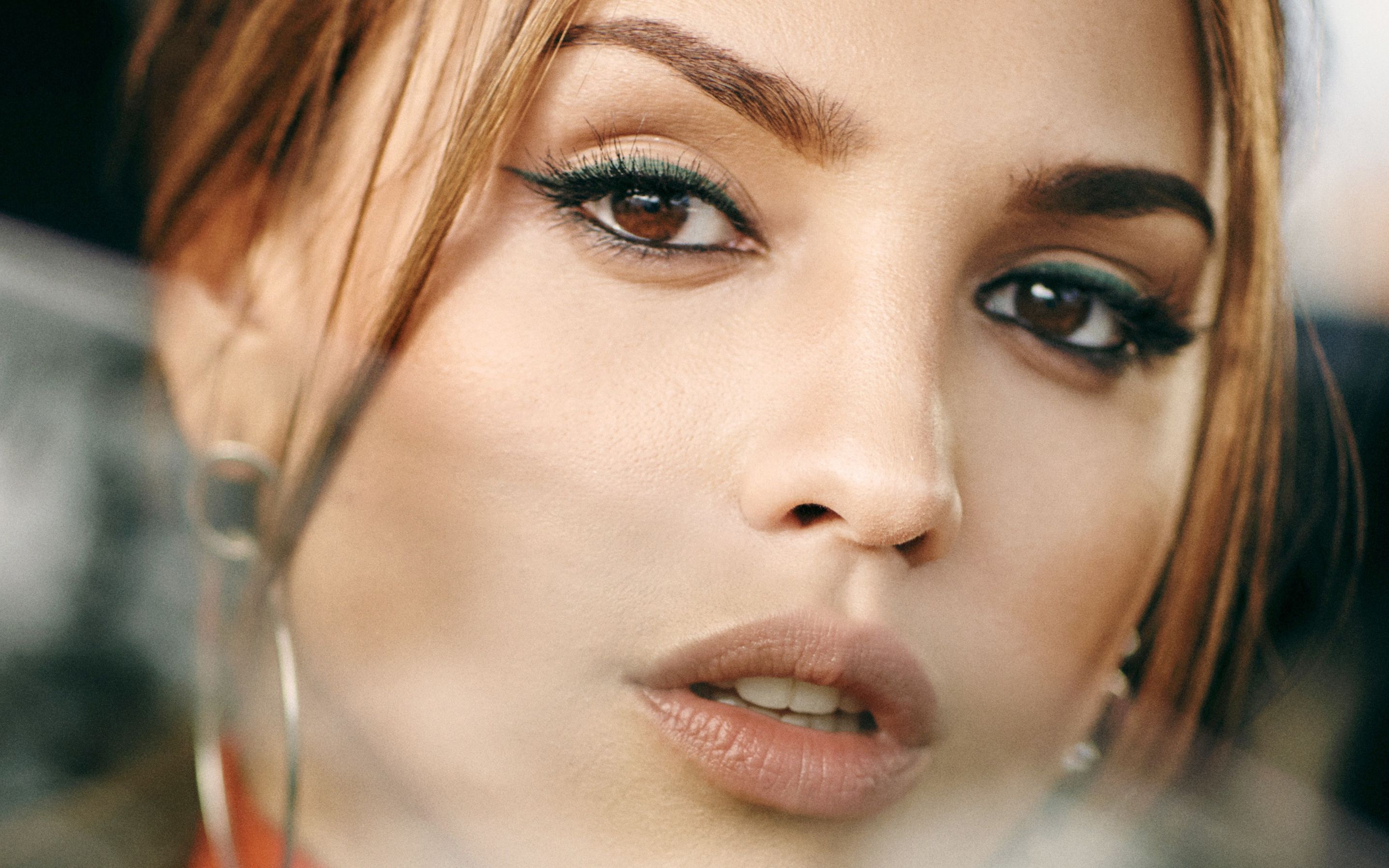 Download Wallpaper Eiza Gonzalez, Close Up, Photohoot, Hollywood