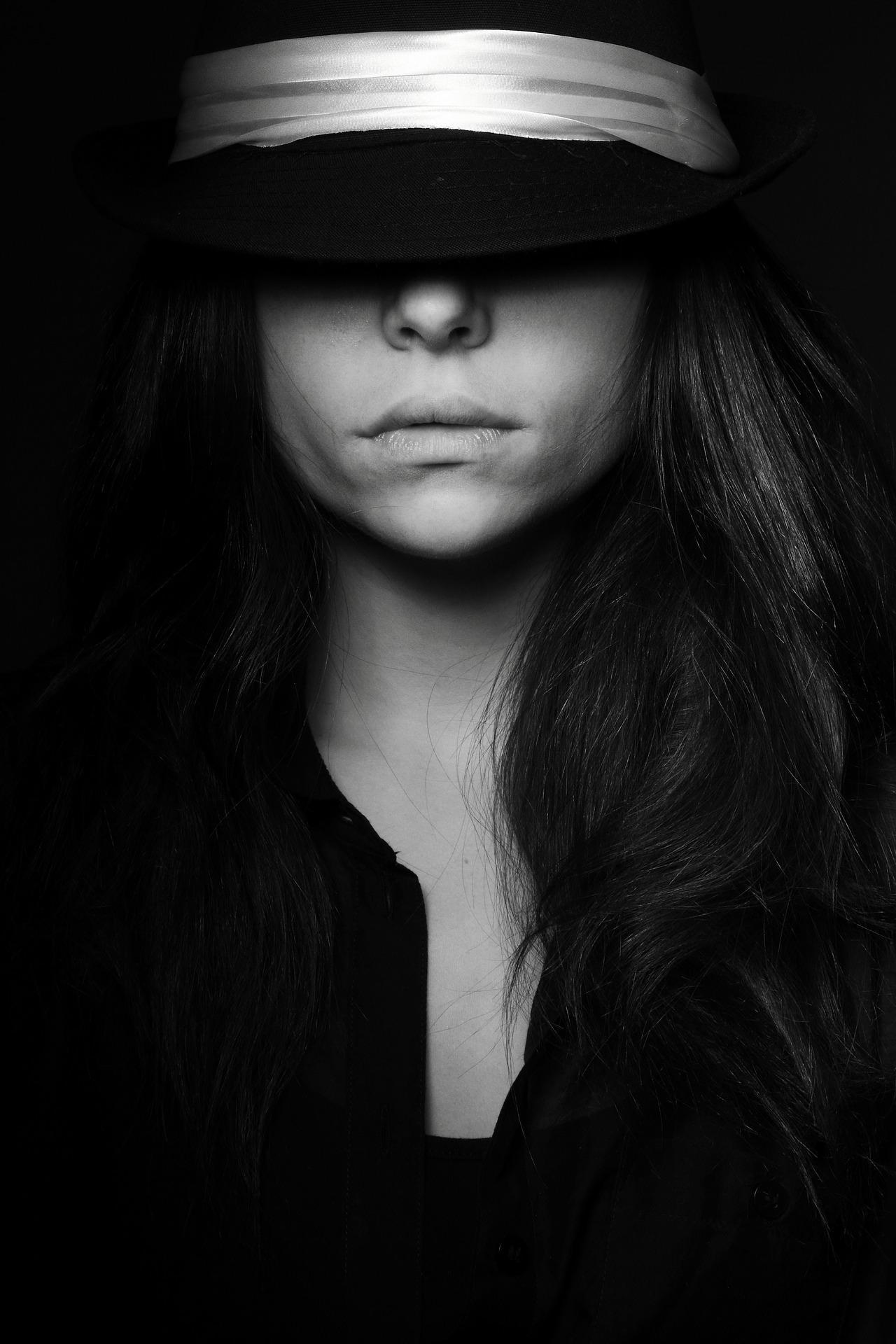 Girl Wallpaper in Black and White for Android