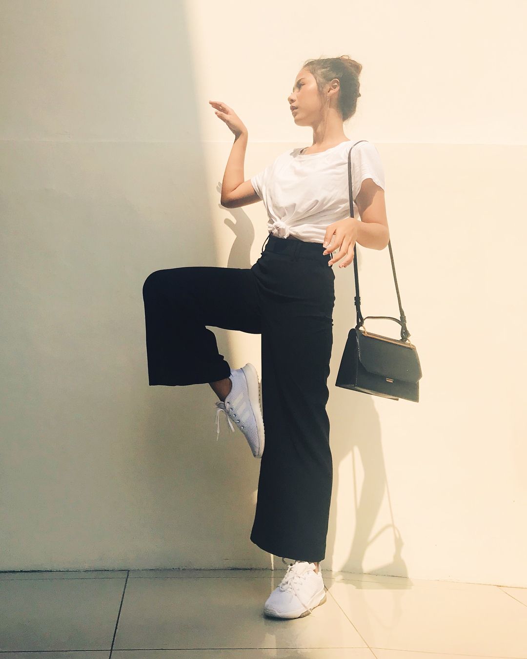 Fashion Style ala Nadin Amizah, Simple dan Unik!