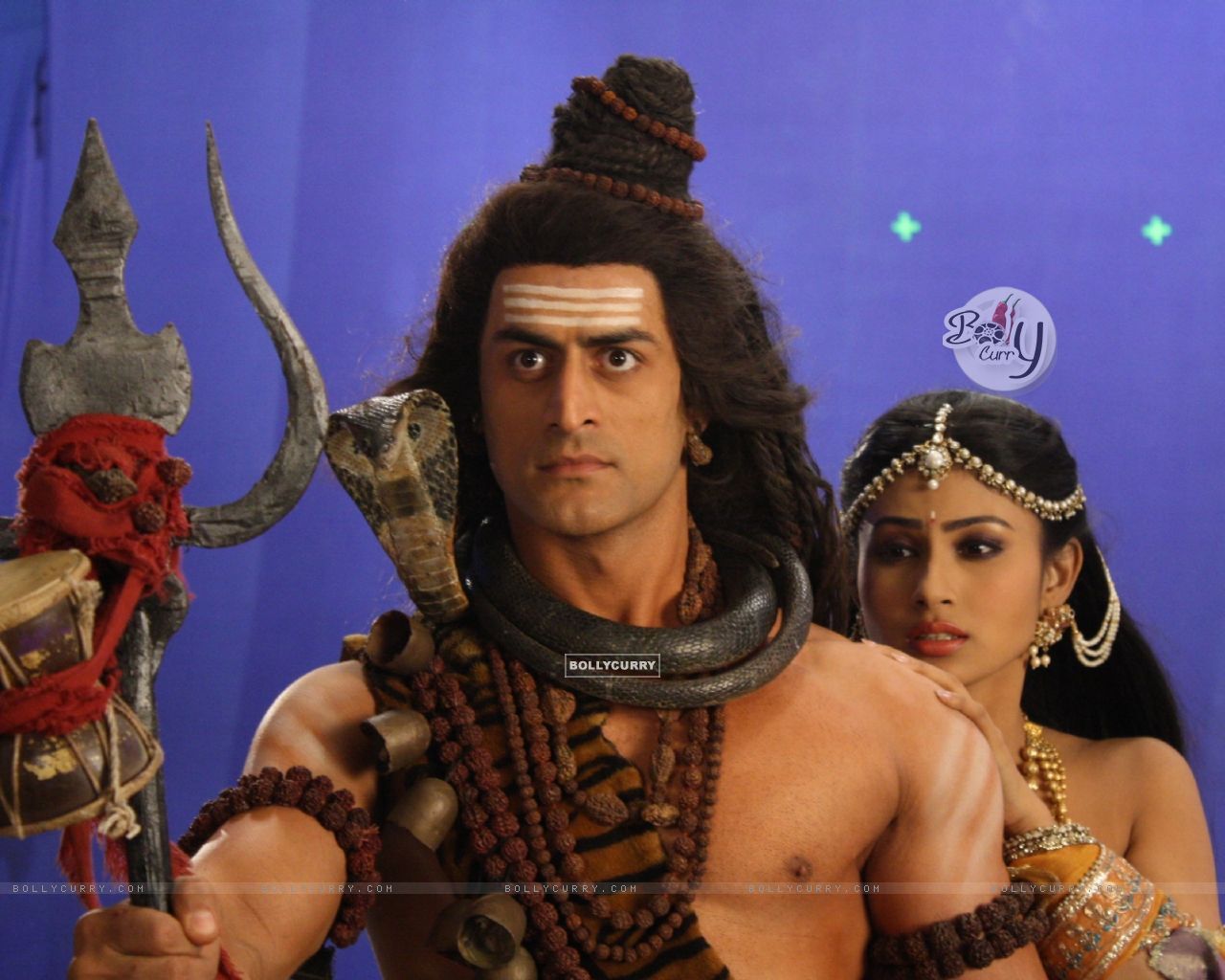 Wallpaper Raina as Shiv and Mouni Roy as Sati in Devon Ke