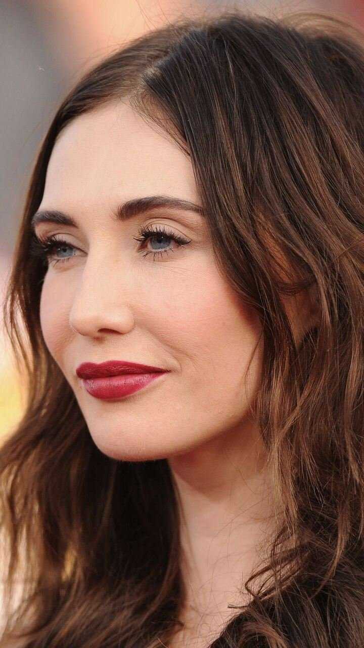 Carice Van Houten Celebrity HD Wallpaper (720x1280)