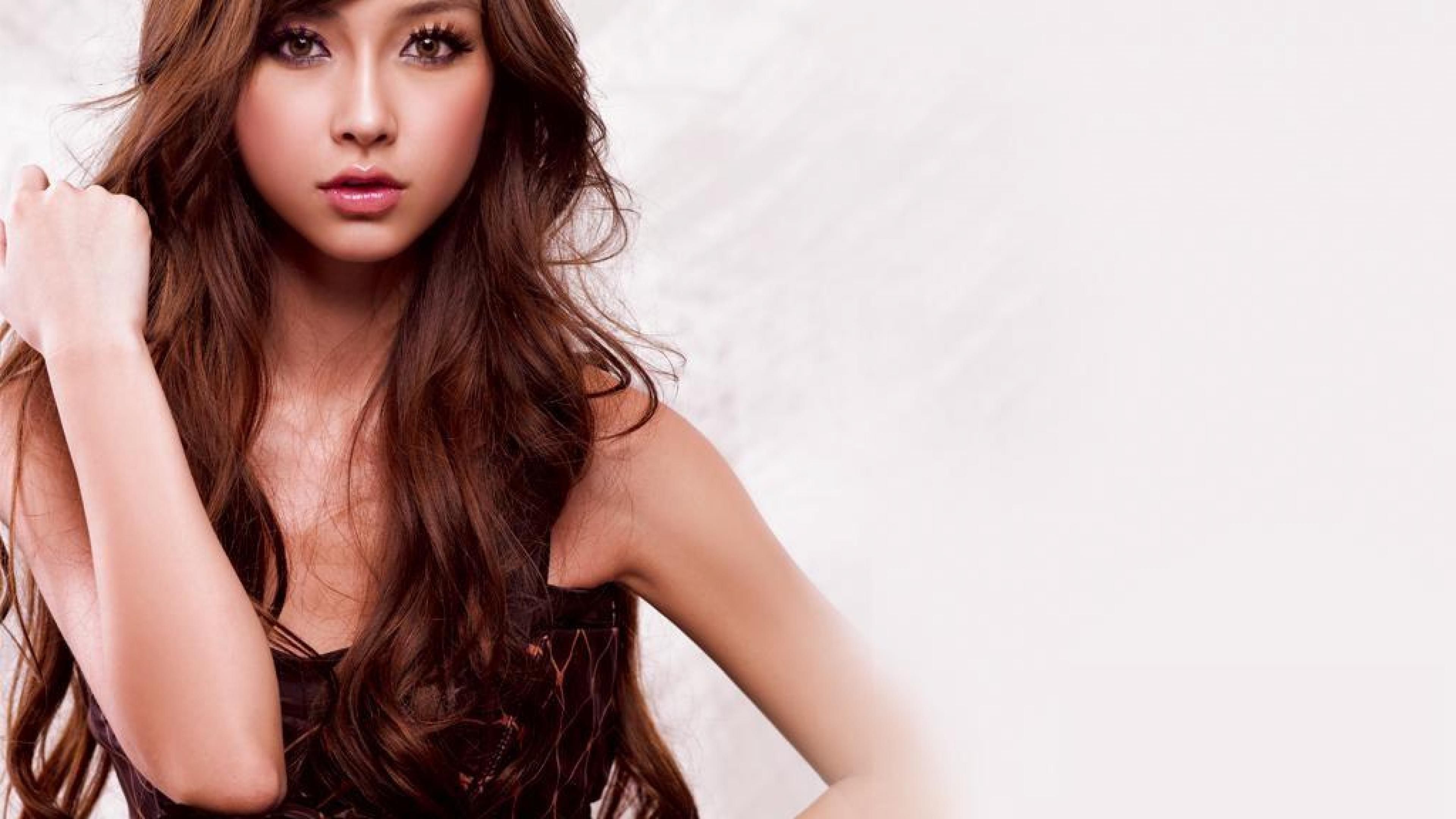 Asian Women Wallpaper