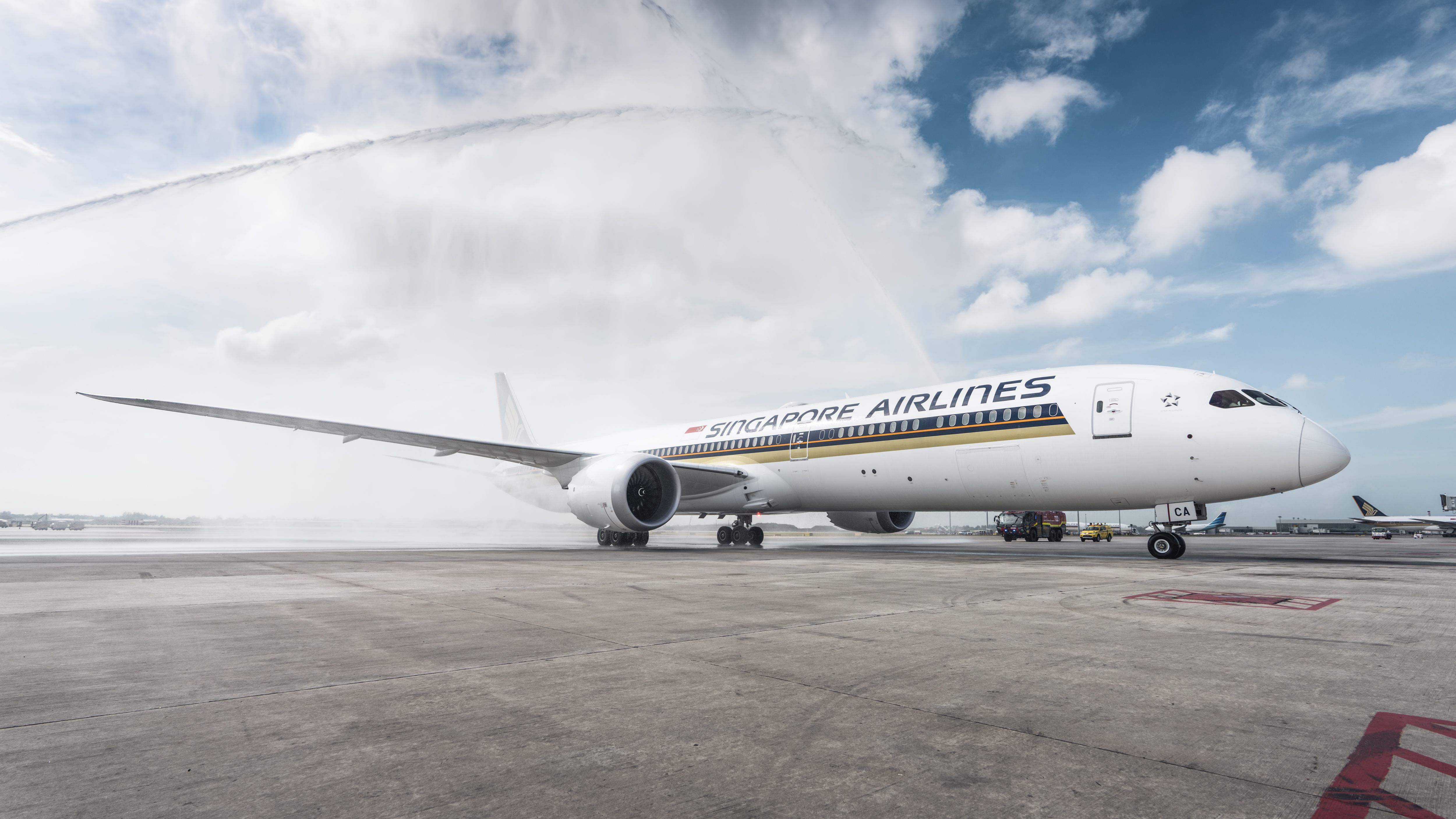 World's First Boeing 787 10 Arrives In Singapore