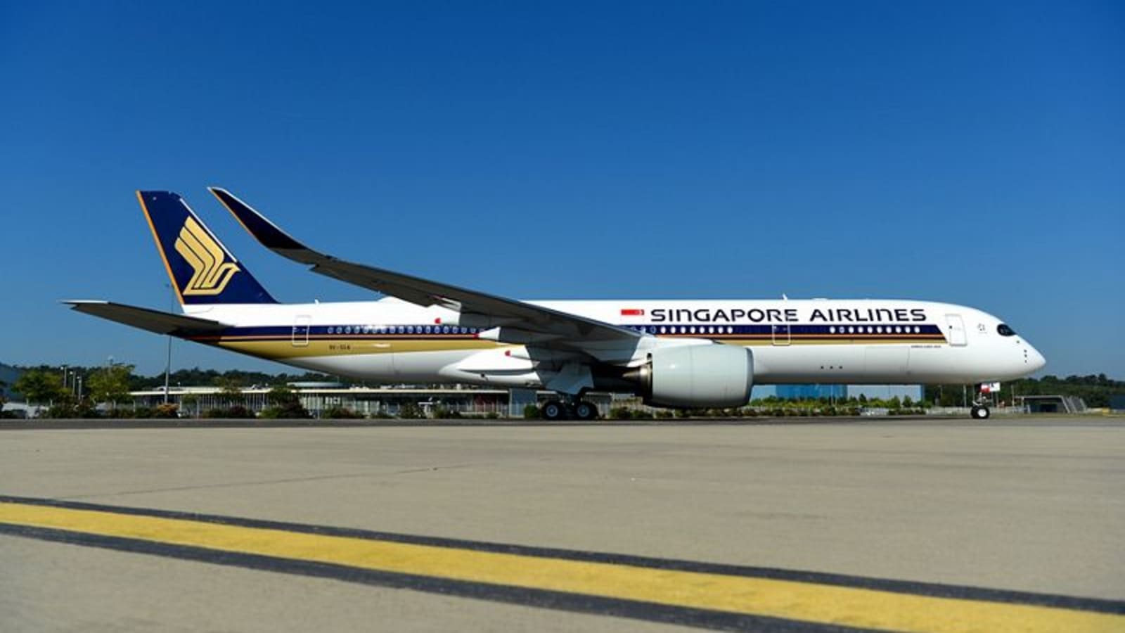 Singapore Airlines takes delivery of a plane to fly world's longest direct route