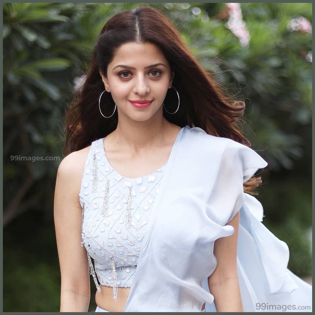 Vedhika Beautiful HD Photohoot Stills & Mobile Wallpaper HD