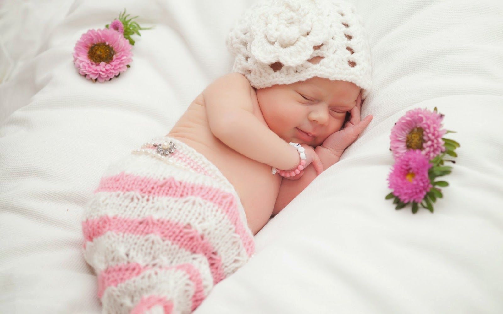 Cute baby sleeping image HD photo wallpaper Picture