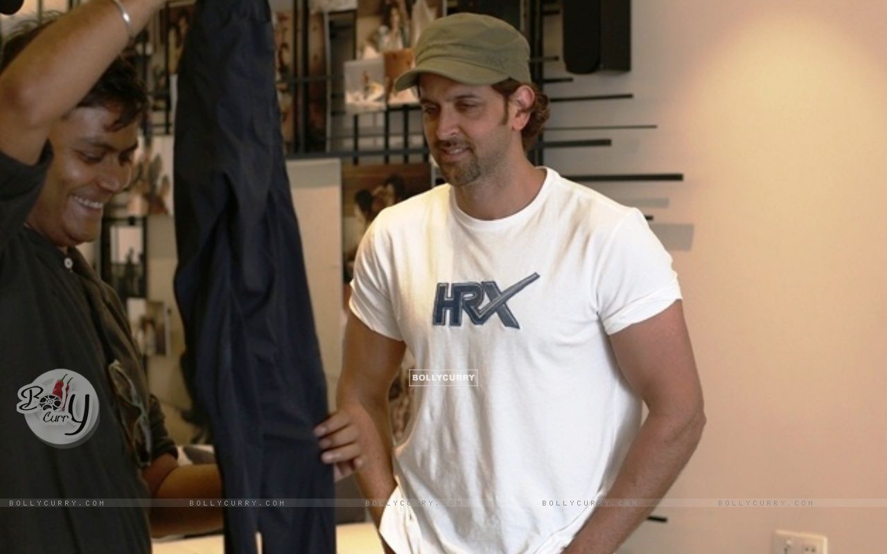 Wallpaper Roshan Checks out HRX brands apparels