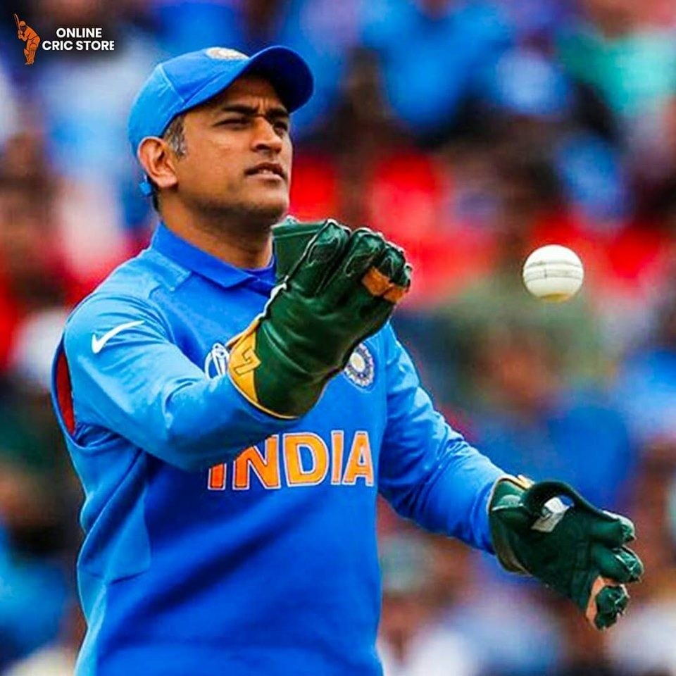 SG Savage Wicket Keeping Gloves, used by MS Dhoni. Great Feel