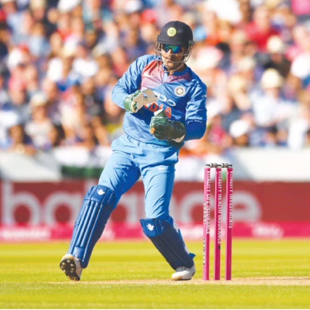 First Wicket Keeper To Take 5 Catches In T 20 MS Dhoni V England