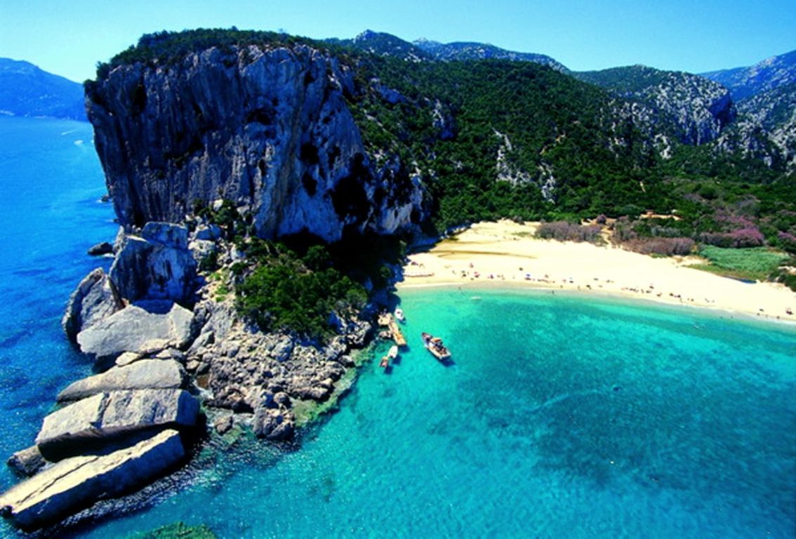 Beach on Sardinia wallpaper.com. Sardinia holidays