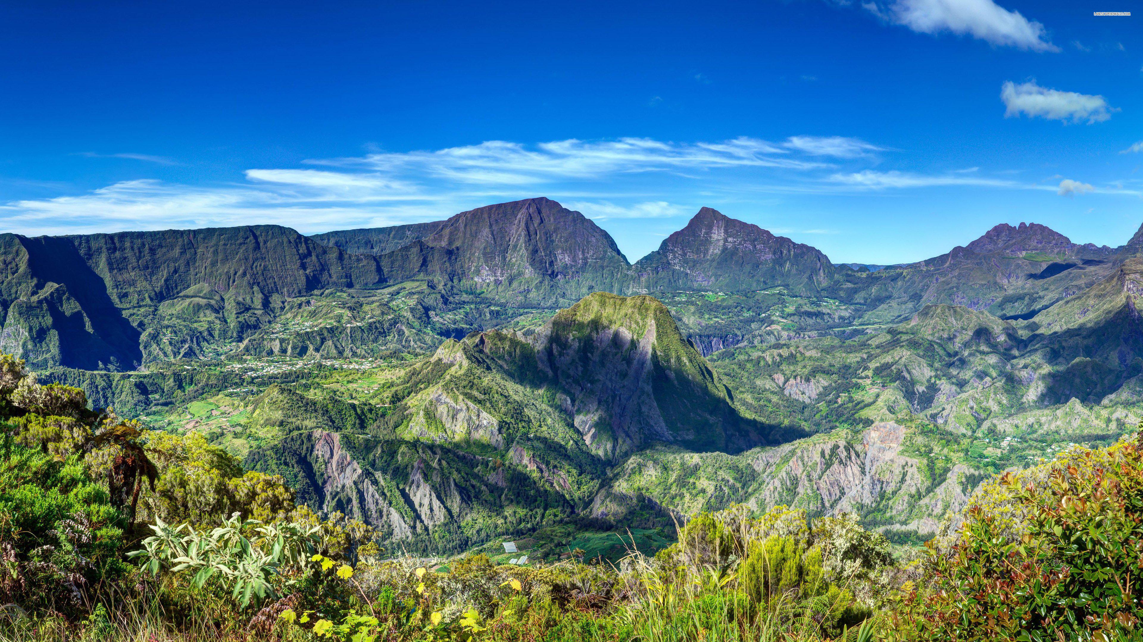 Summer in the mountains Wallpaper