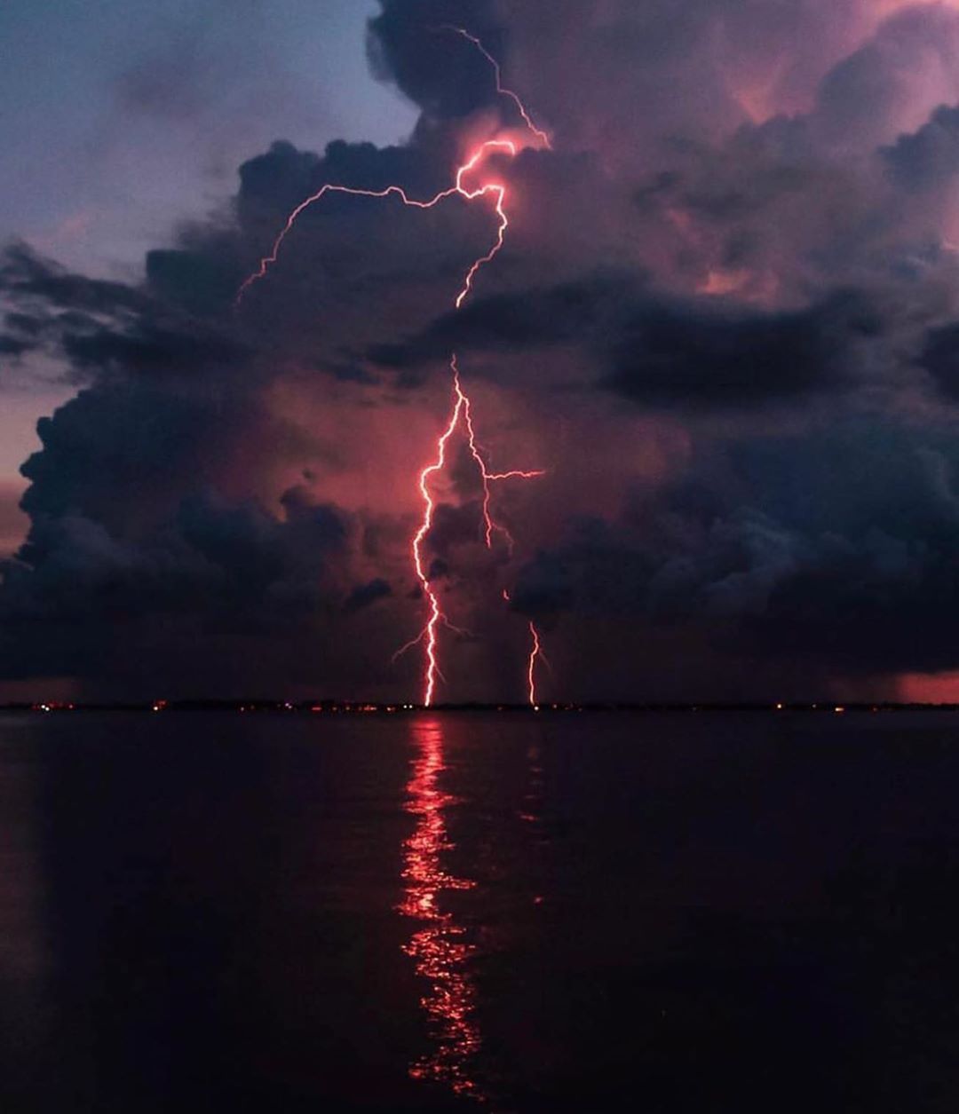 guts. Lightning photography, Nature photography, Sky aesthetic