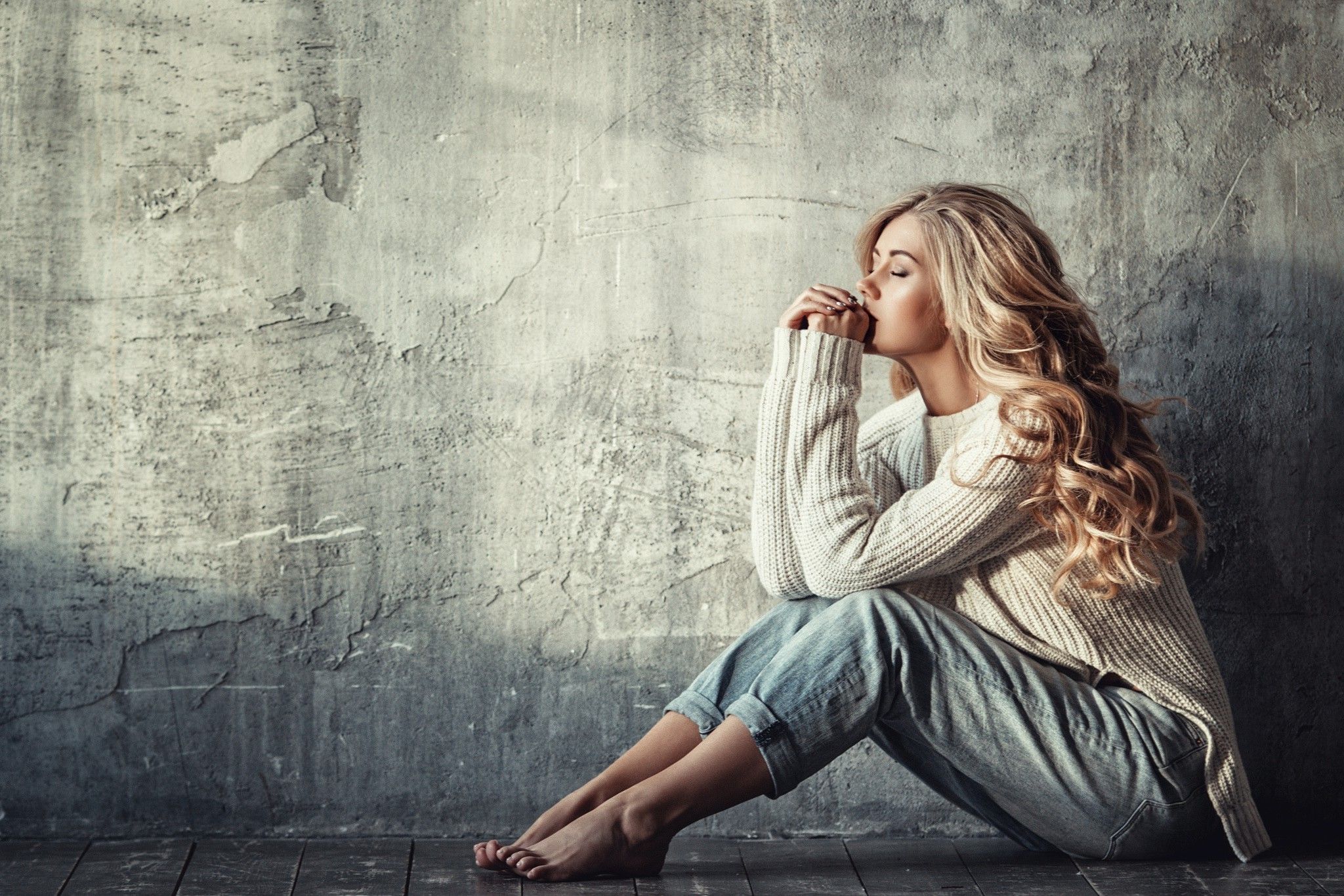 women, Blonde, Closed Eyes, Barefoot, Sitting, Sweater, Jeans