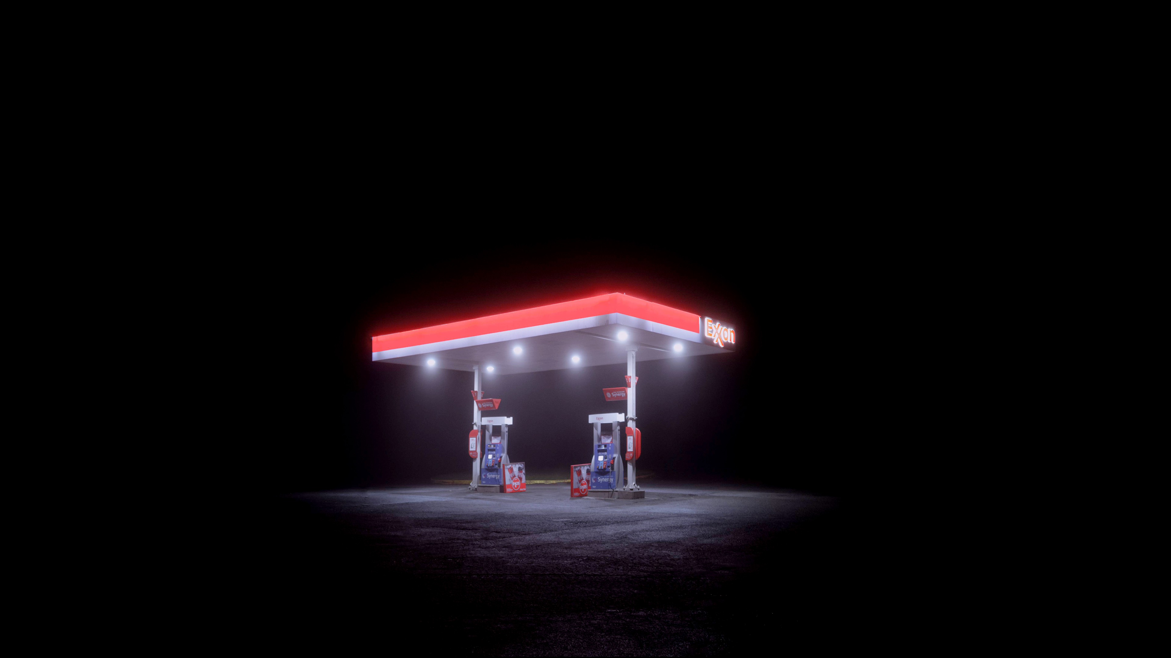 A Gas Station at 3AM [3840x2160], r