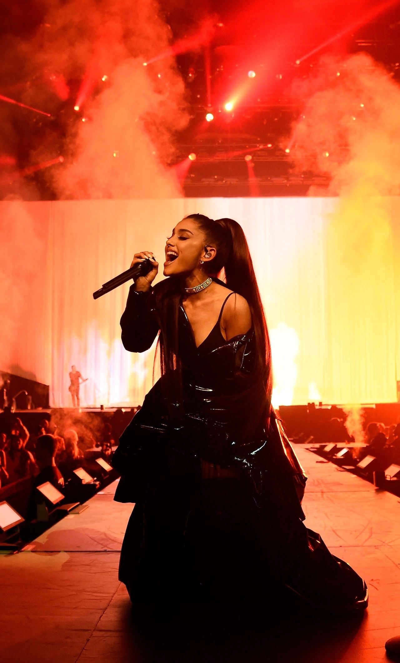 Ariana Grande Live Performance On Stage iPhone HD 4k