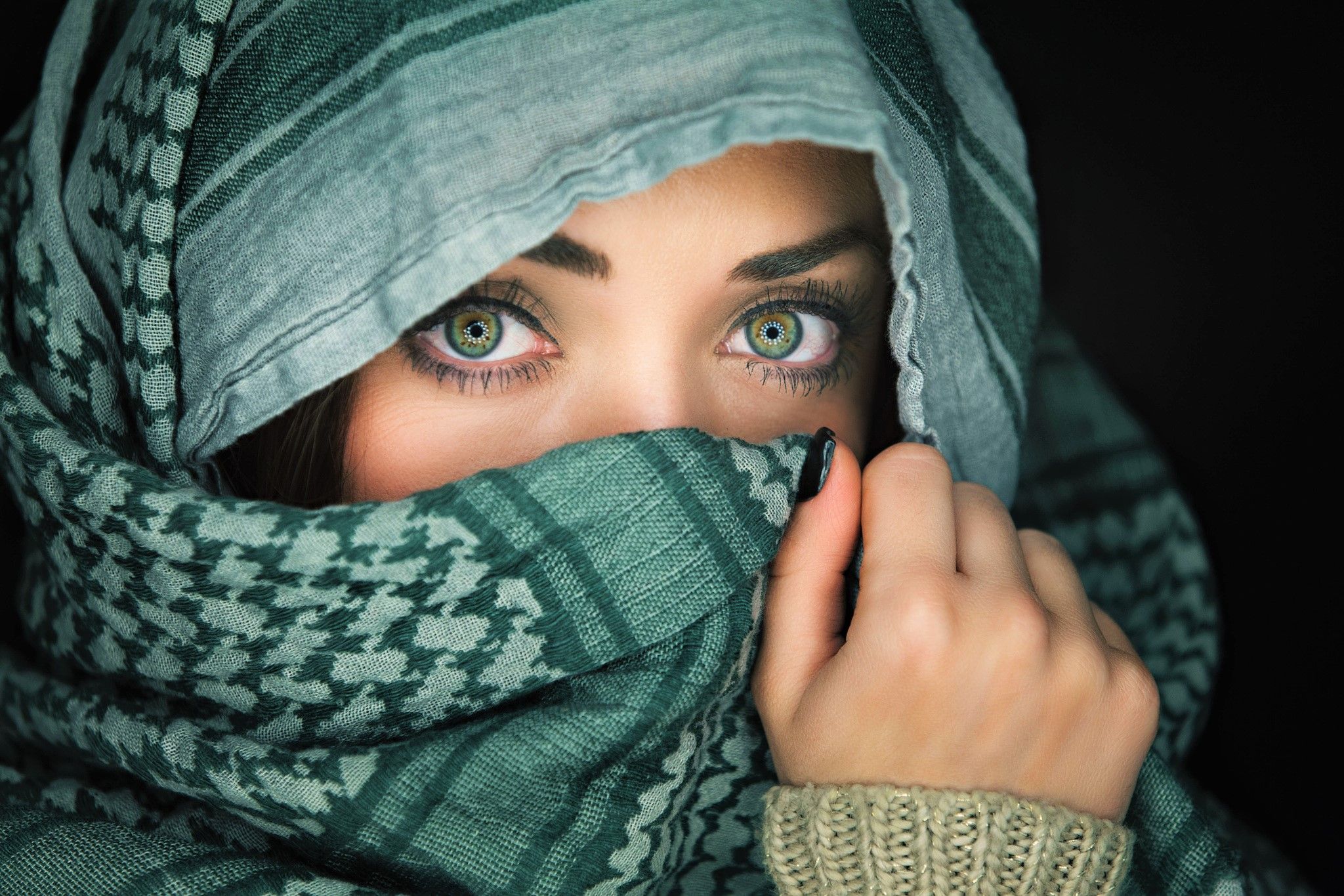 Face Girl Green Eyes Scarf Woman wallpapers.