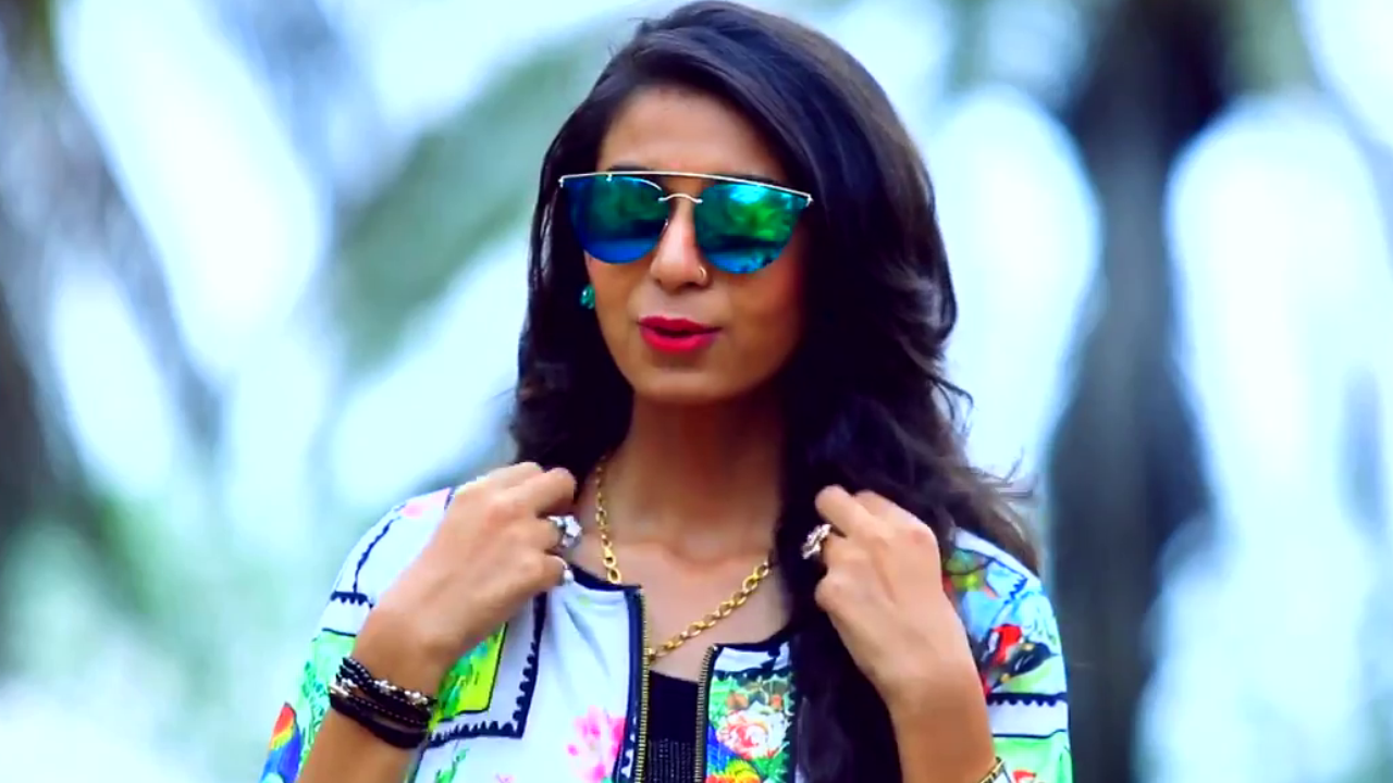 Top Gujarati Singer Kinjal Dave HD Wallpaper Image Photo And Picture Free HD Wallpaper