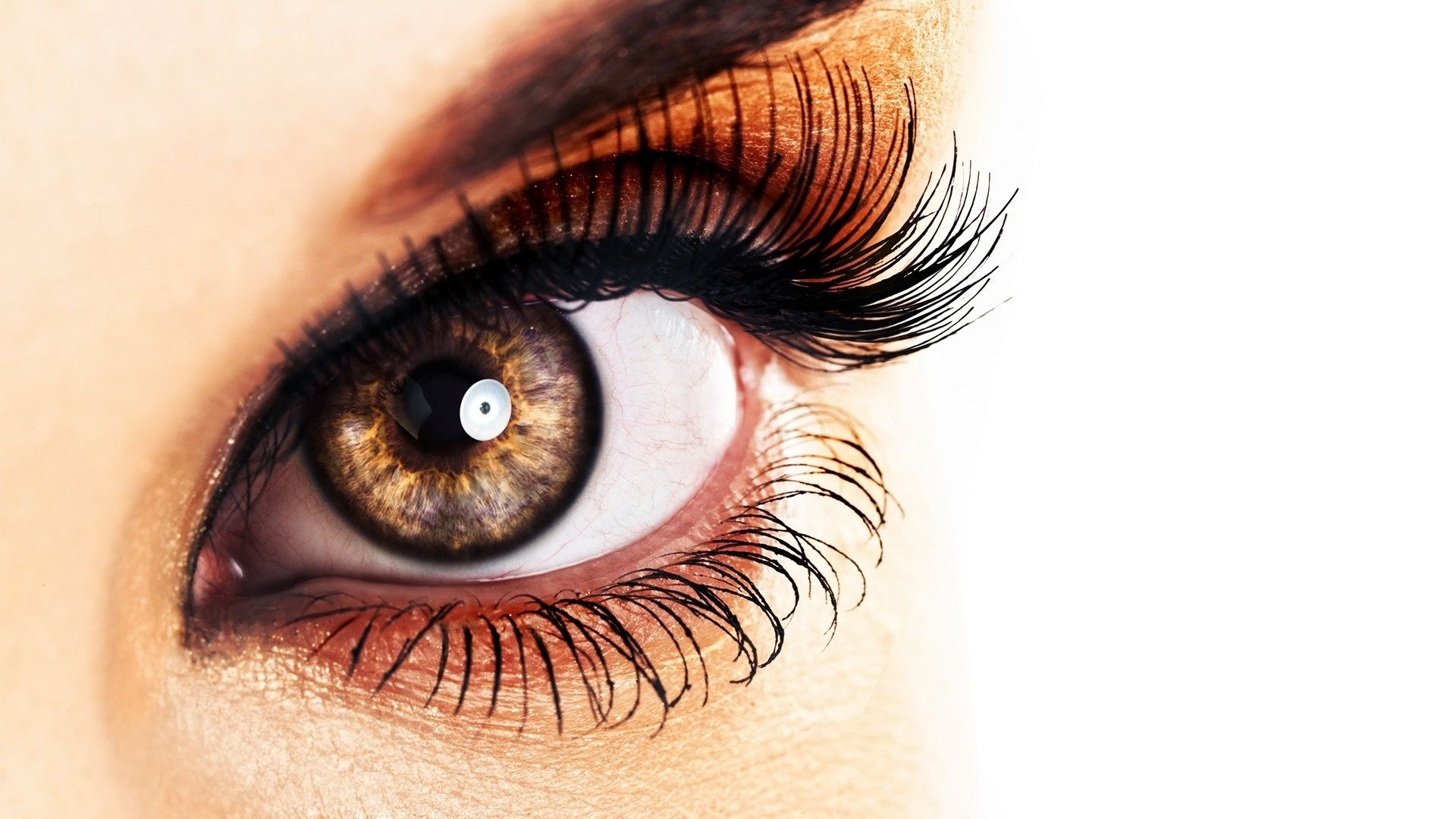 Pretty woman eye