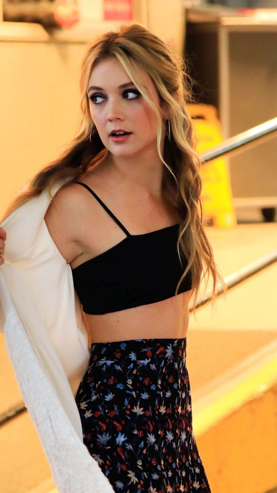 Actress Billie Lourd Mobile Wallpaper Mobile Walls