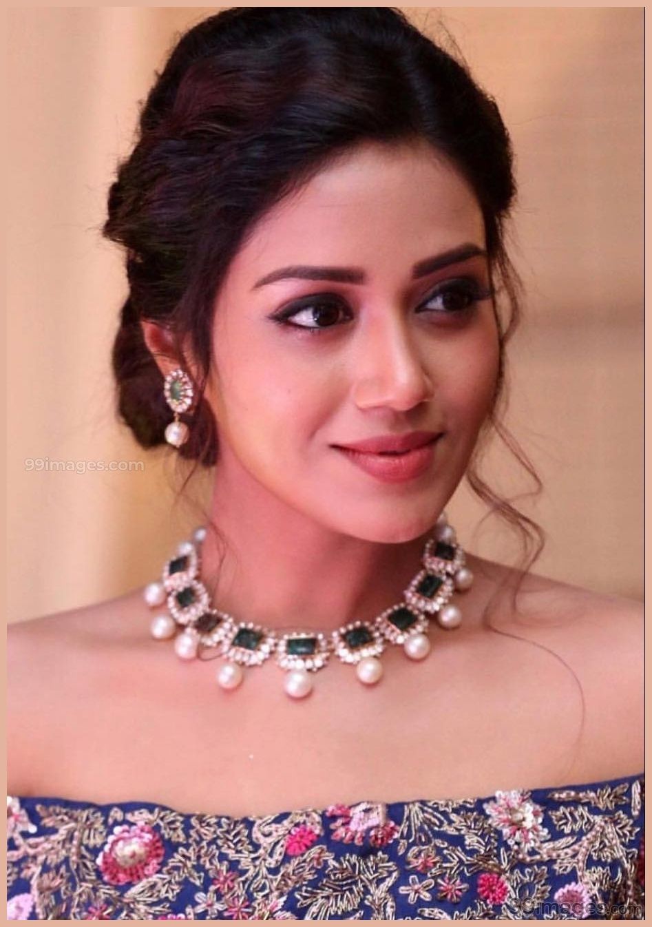 Nivetha Pethuraj Beautiful HD Photohoot Stills & Mobile