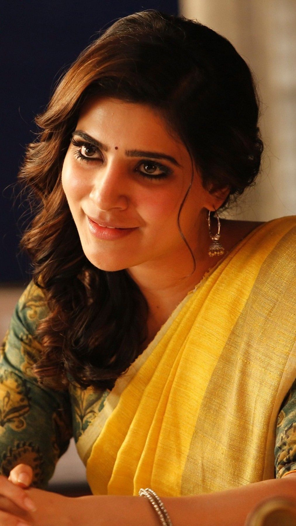 Samantha Ruth looking very cute in saree mobile wallpaper