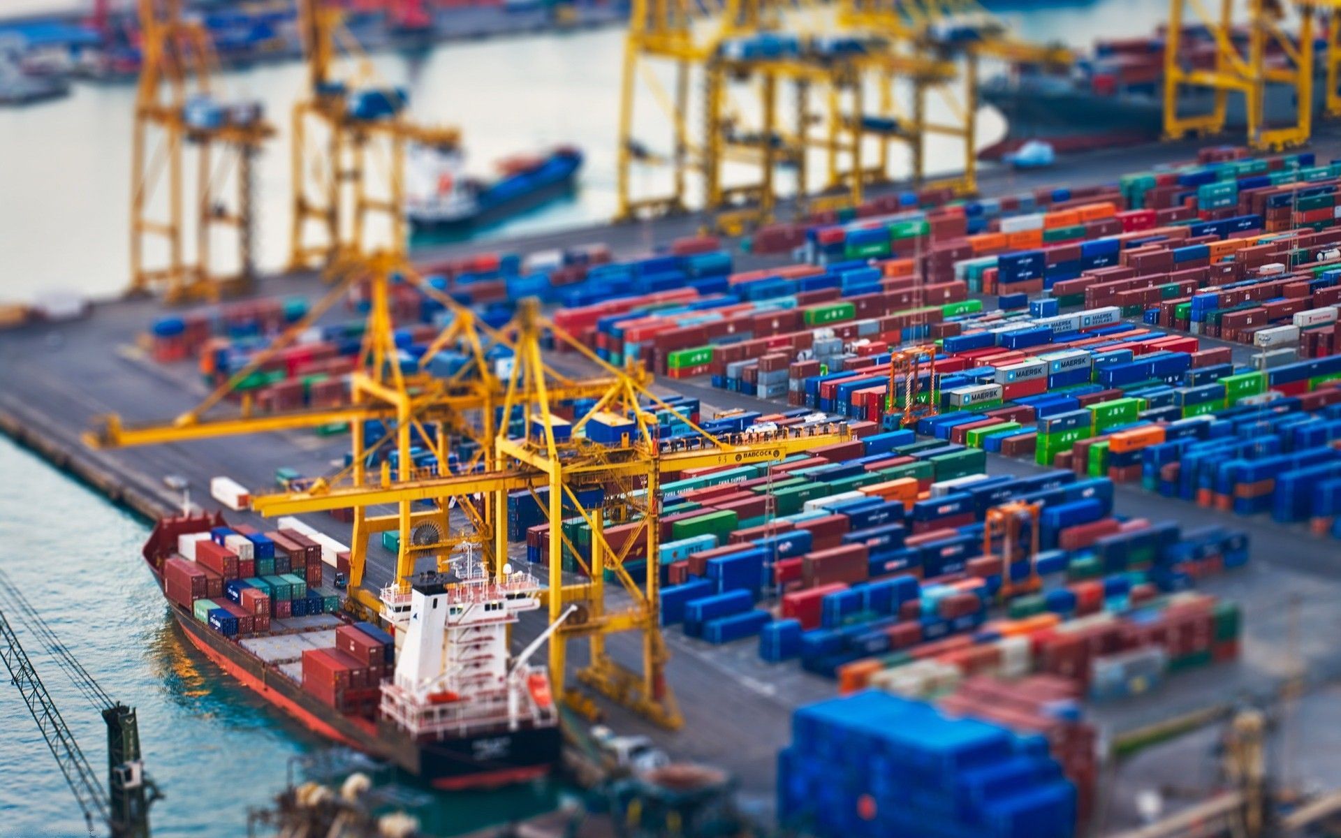 Tilt Shift Fake Miniature Photograph of Shipping Containers. 港町